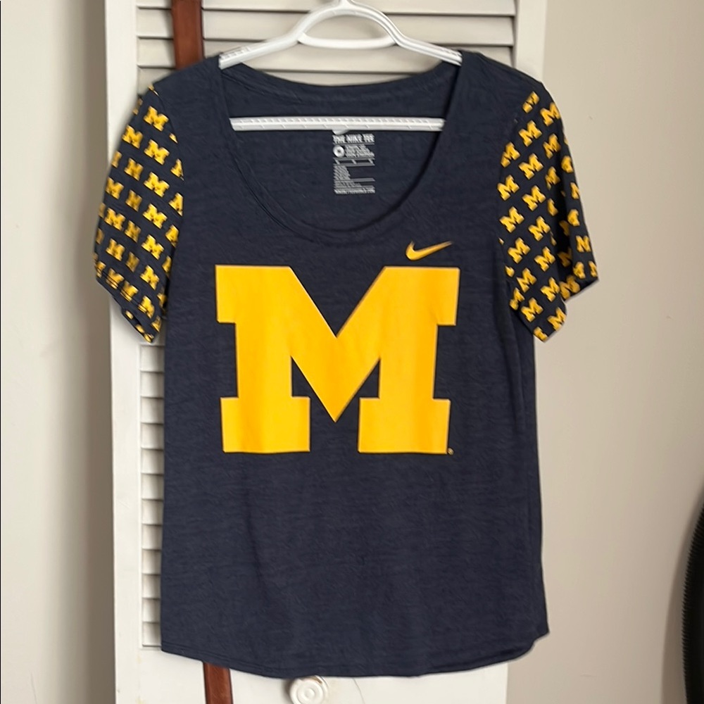 Michigan women’s tshirt size medium